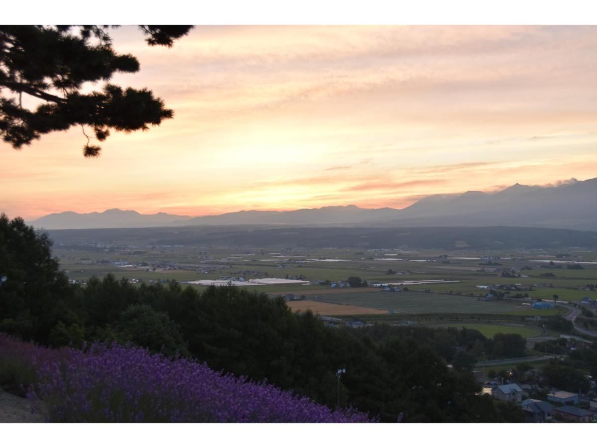 Hotel Hanafuji Inn Nakafurano Zewnętrze zdjęcie