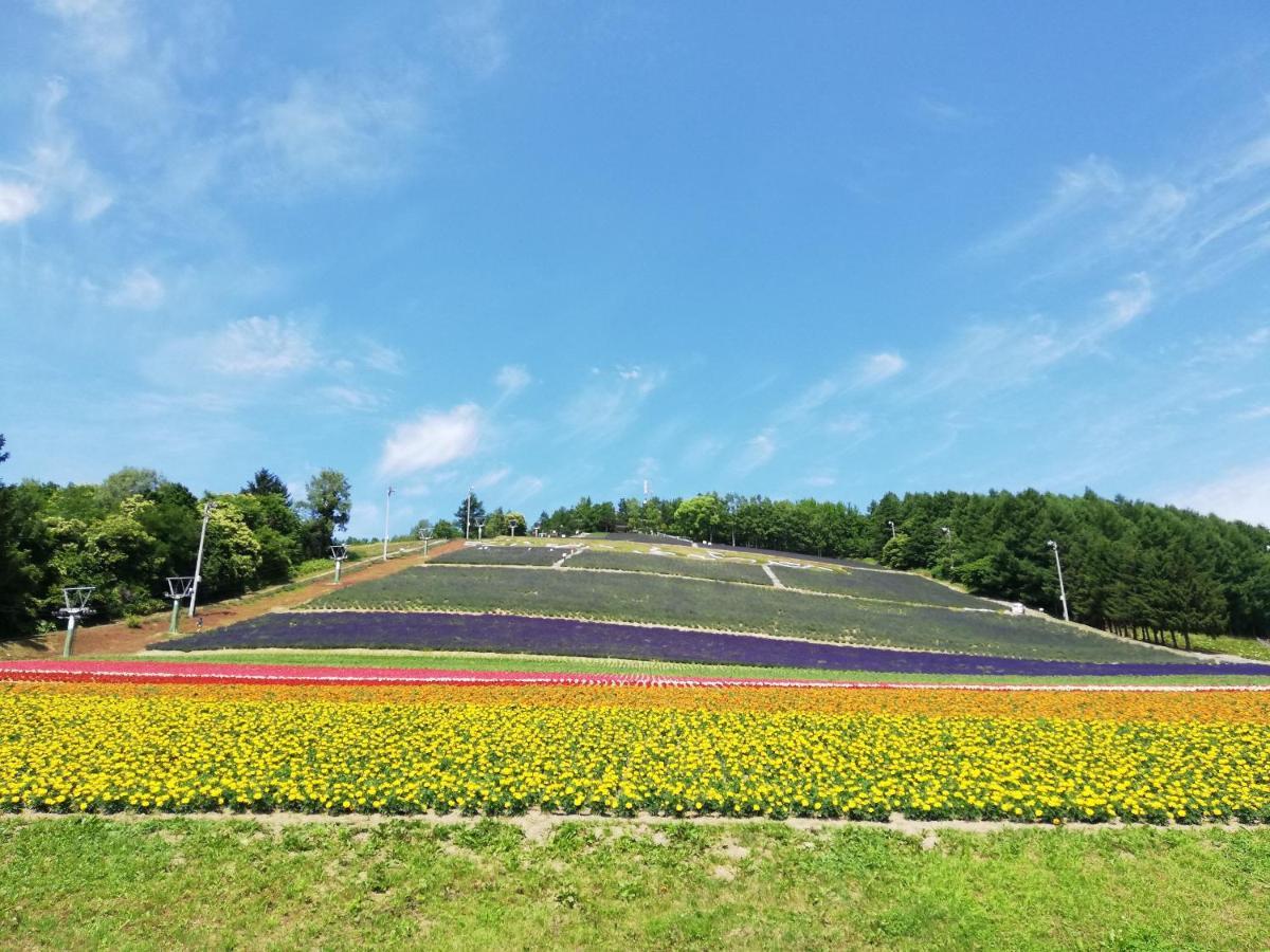 Hotel Hanafuji Inn Nakafurano Zewnętrze zdjęcie