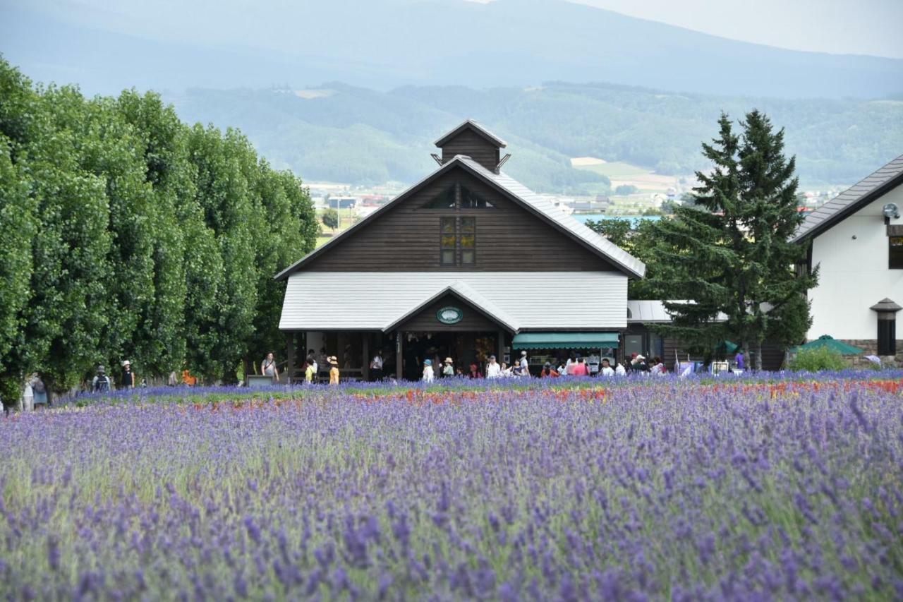 Hotel Hanafuji Inn NakaNakafurano Zewnętrze zdjęcie